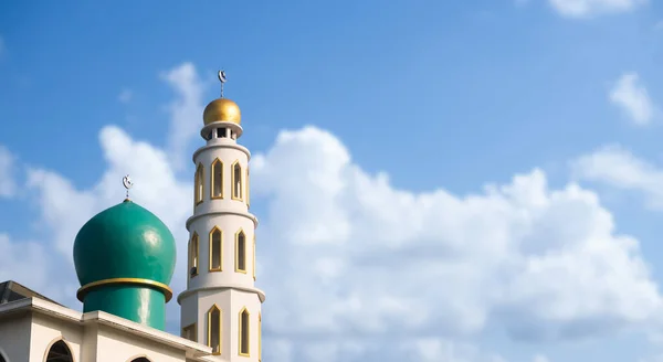 Mosquées Dôme Bourgeonnant Sur Fond Bleu Ciel Ramadan Symboles Religion — Photo