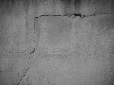 Gri çimento. Eski pürüzlü yüzey dokusu koyu siyah beyaz zemin taşı. Kirli desenli zemin duvarı ve duvar kâğıdının içindeki yumuşak ışık malzemesi. Çatı katı zemin ev temizleme.