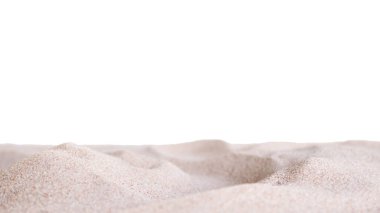 Beyaz Arkaplanda Kum Yığını. Deniz Kıyısı kıyısındaki makro küçük dağ çöl kumlu plajı. Parçacık çizgili doku yapısı. Tropik Yaz Seyahati Tatil ve Çevre Konsepti.