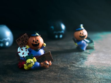 Karanlık bir geçmişi olan, tahtadaki bulanık cadılı Frankenstein, Cadılar Bayramı konsepti..