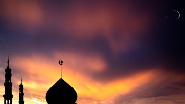 Sarı Gökyüzü Arkaplanı 'nda Camiler Kubbesi Hilal Ay, Yeni Yıl Muharram Asya Dindar Müslüman, Ramazan Kareem, Kurban Bayramı, Yeni Yıl Muharram, İslami Arap Kutsal Mübarek Tanrı Sembolleri, Serbest Uzay Fotoğrafçılığı
