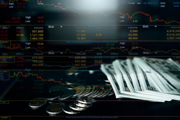 Stack Coin Mit Kerzenständer Auf Schwarzem Hintergrund Diagrammdaten Börsenhandel Forex — Stockfoto