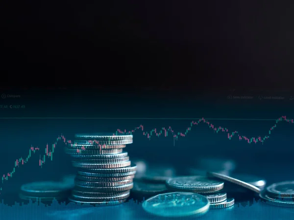 Stack Coin Mit Kerzenständer Auf Schwarzem Hintergrund Diagrammdaten Börsenhandel Forex — Stockfoto