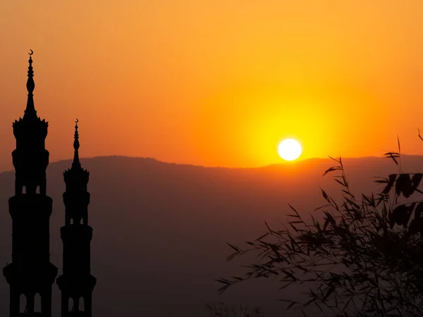 Мечети Купол Закате Сумеречное Небо Теневыми Листьями Фона Исламский Новый — стоковое фото