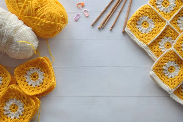 Crochê Artesanal Vovó Quadrado Padrão Suprimentos Crochê Fios Coloridos Variados — Fotografia de Stock