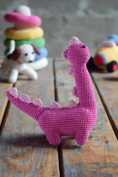 Crochet Pink Dinosaur Making Toy Child Handmade Crafts Diy Concept — стоковое фото