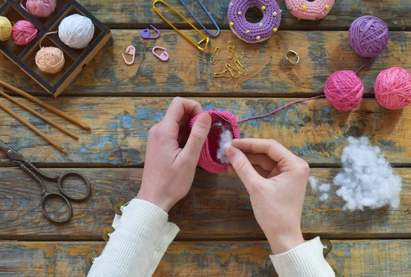 Crochet Pink Dinosaur Making Toy Child Table Threads Needles Hook — Stock Photo, Image
