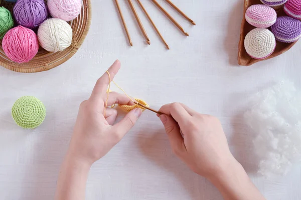 Making Crochet Amigurumi French Macarons Toy Babies Trinket Threads Needles — Zdjęcie stockowe