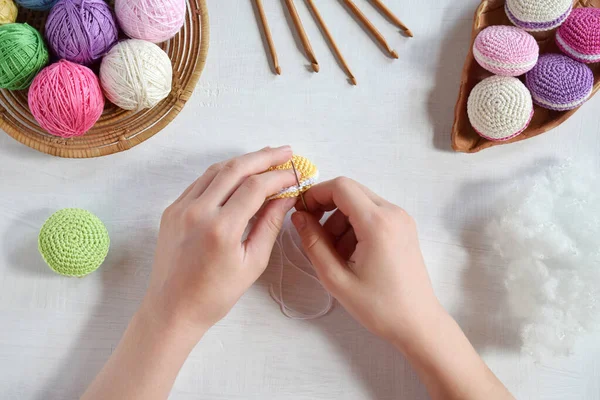 Making Crochet Amigurumi French Macarons Toy Babies Trinket Threads Needles — Stock Fotó