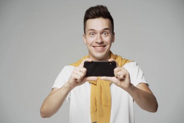 Avrupa görünümlü genç bir öğrenciyi şaşırttı.