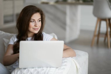 Banka 'nın internet sitesindeki başvuru formunu yeniden kredi başvurusu için doldurun