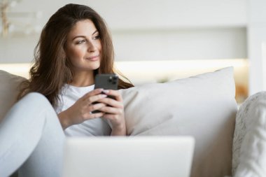 Banka 'nın internet sitesindeki başvuru formunu yeniden kredi başvurusu için doldurun