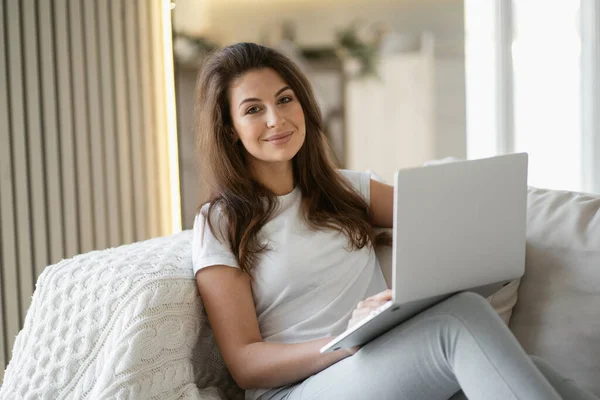 Banka 'nın internet sitesindeki başvuru formunu yeniden kredi başvurusu için doldurun