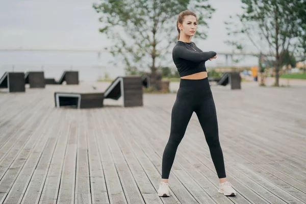 Chica Haciendo Estiramiento Del Cuerpo Fitness Aire Libre Atleta —  Fotos de Stock