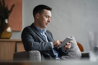 Kullanışlı bir uygulama ile tabletinize bir mesaj yazdırın. Konuşalım.