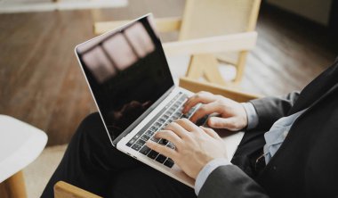 5G mesajının çıktısını al. Ekonomist bir iş adamı 