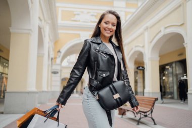 Outlet mağazasında başarılı bir alışveriş online alışveriş, satış