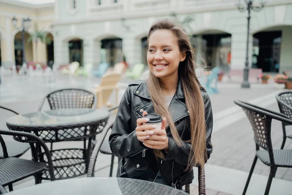 Kendine Güveni Tam Genç Bir Kadın Baba Içinde Nefis Bir — Stok fotoğraf