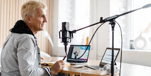 Person Works Radio Studio Radio Host Transmits News Speaks Microphone — Stock Photo, Image