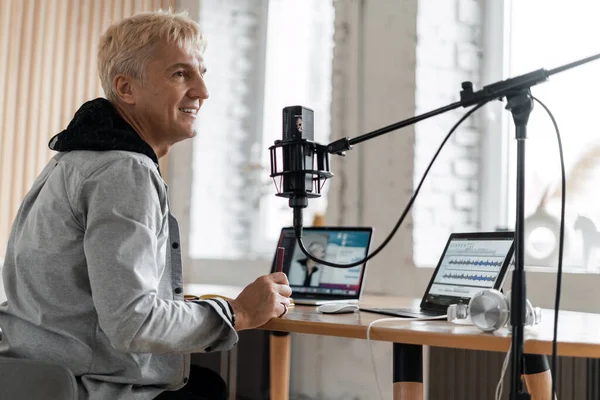 Workplace Recording Studio Blogger Blogging Communication Clients Journalist Aged Microphone — Stock Photo, Image