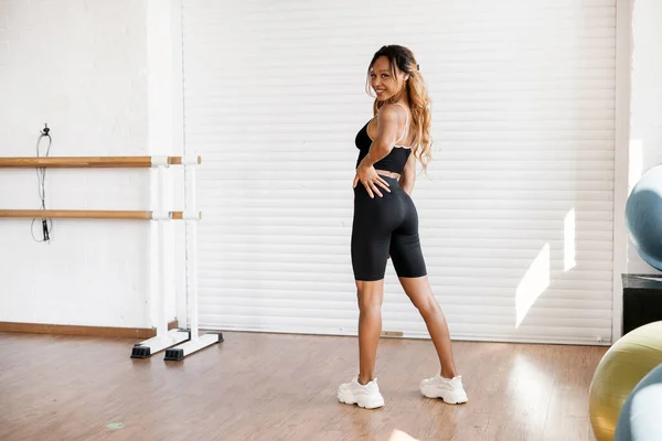 Portrait Trainer Smiling Afro Appearance Exercises Slim Figure Comfortable Sportswear — Stock Photo, Image