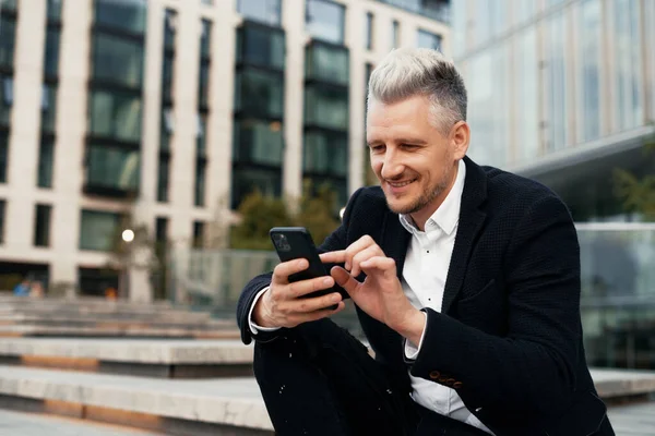 Manager Sitting Business Center Typing Message Phone Man European Appearance — Stock Photo, Image