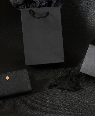 Boş siyah hediye kutuları. Kara Cuma. Siyah bir arkaplanda