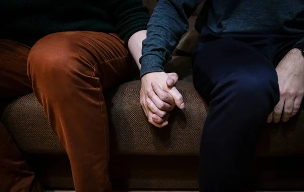 Hände Verliebter Männer Händchenhalten — Stockfoto