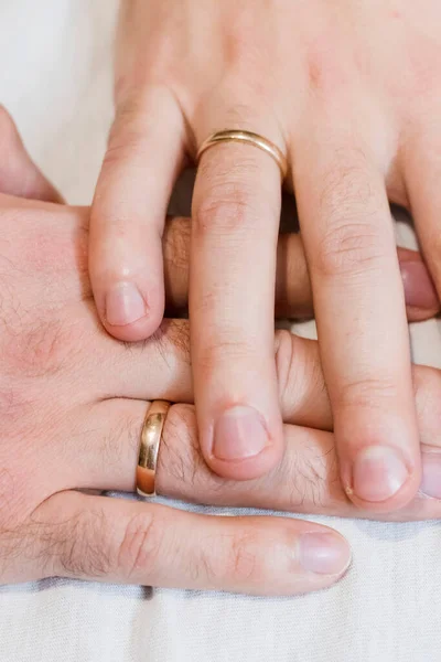 Hände Verliebter Männer Händchenhalten — Stockfoto