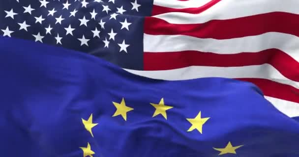 Flaggorna Från Europeiska Unionen Och Amerikas Förenta Stater Viftar Med — Stockvideo