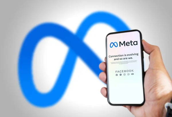 Menlo Park Usa October 2021 Hand Holding Phone Meta Mobile — Stock Photo, Image