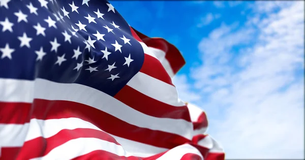 Amerikai Egyesült Államok Nemzeti Zászlaja Egy Tiszta Napon Integet Szélben — Stock Fotó