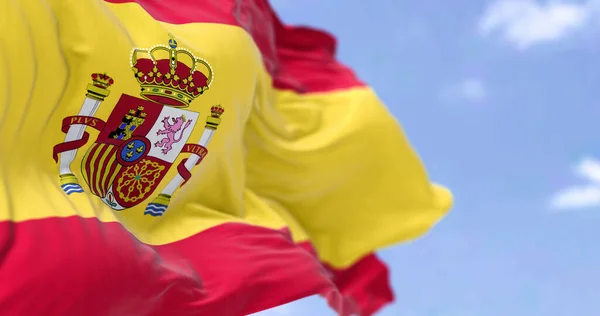 Spaniens Flagga Viftar Vinden Klar Dag Selektivt Fokus Realistisk Sömlös — Stockfoto