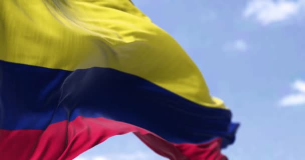 Detalhe Perto Bandeira Nacional Colômbia Acenando Vento Dia Claro Democracia — Vídeo de Stock