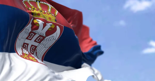 Λεπτομέρεια Της Εθνικής Σημαίας Της Σερβίας Κυματίζει Στον Άνεμο Μια — Φωτογραφία Αρχείου