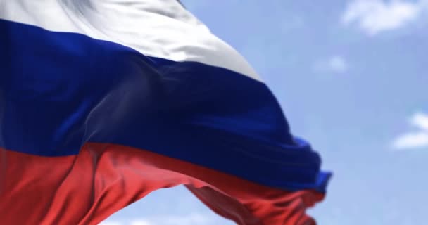 Detalle Bandera Nacional Rusia Ondeando Viento Día Claro Democracia Política — Vídeo de stock