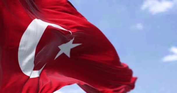 Rincian Bendera Nasional Turki Melambaikan Tangan Dalam Angin Pada Hari — Stok Video