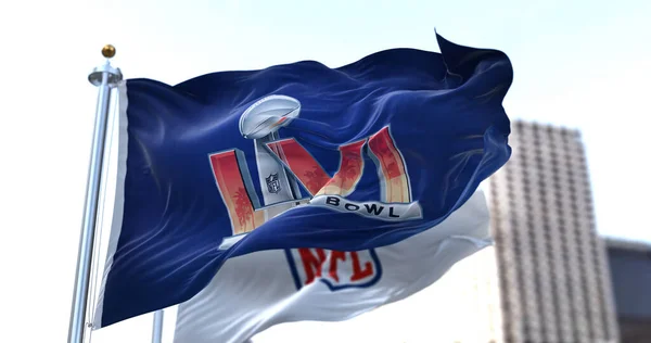 イングルウッド アメリカ 2022年1月 Lviスーパーボウルのロゴ入りの旗が風になびき Nflの旗が背景にぼやけている 2022年2月13日の開催を予定しています — ストック写真