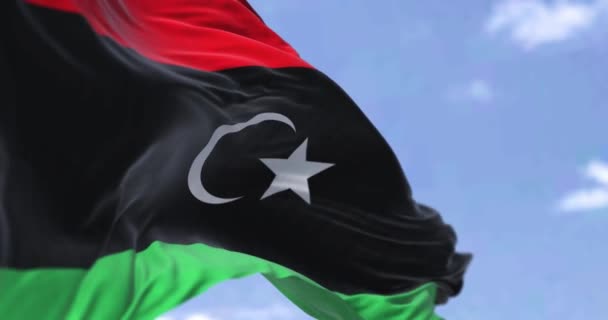 在晴朗的日子里 利比亚国旗的细节在风中飘扬 爱国心 北非国家北非国家 有选择的重点 — 图库视频影像
