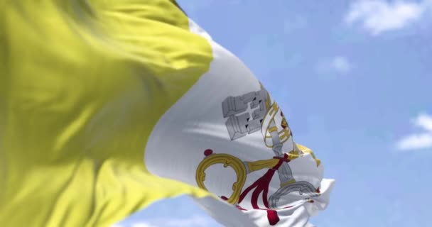 Detalle Bandera Nacional Del Estado Vaticano Ondeando Viento Día Claro — Vídeos de Stock