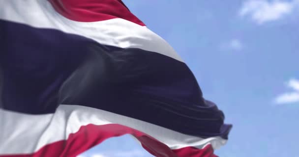 Деталь Государственного Флага Таиланда Машущего Ветром Ясный День Демократия Политика — стоковое видео