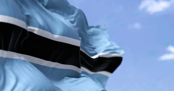 Yksityiskohta Botswanan Kansallislippu Heiluttaa Tuulessa Kirkkaana Päivänä Demokratia Politiikka Isänmaallisuus — kuvapankkivalokuva