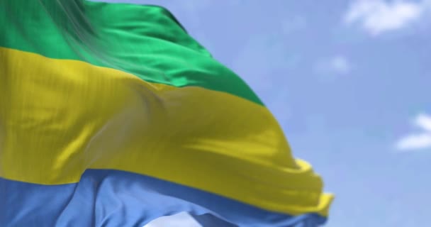 Detalj Den Nationella Flaggan Gabon Viftar Vinden Klar Dag Gabon — Stockvideo