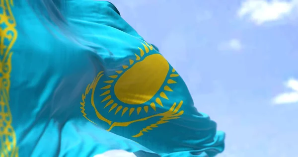 Detail Kazachstánské Národní Vlajky Vlající Větru Jasného Dne Kazachstán Transkontinentální — Stock fotografie