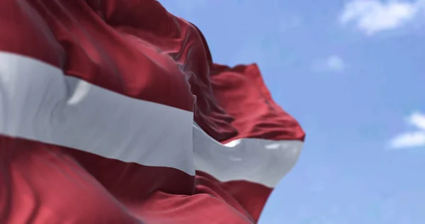 Detalj Lettlands Flagga Viftar Vinden Klar Dag Lettland Ett Land — Stockfoto