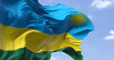 Ruanda bayrağının açık havada rüzgarda dalgalanmasının ayrıntıları. Ruanda, Doğu Afrika 'da denize kıyısı olmayan bir ülkedir. Seçici odak.