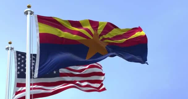 Bendera Negara Bagian Arizona Dan Amerika Serikat Melambai Dalam Angin — Stok Video