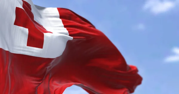 통가의 국기가 바람에 흔들리고 통가는 폴리네시아의 나라이며 섬이기도 선택적 — 스톡 사진