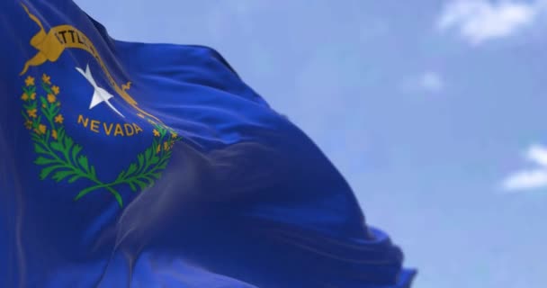 Bandera Del Estado Nevada Ondeando Viento Nevada Estado Región Occidental — Vídeo de stock
