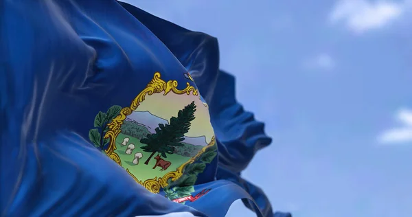 美国佛蒙特州的国旗在风中飘扬 佛蒙特州是美国新英格兰地区的一个州 民主和独立 — 图库照片
